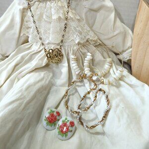 Jewlery Lot #48 White Gold Tone Floral